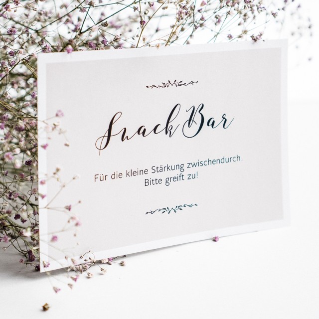 ppige Leckereien am Hochzeitstag hbsch dekoriert! Da ist der Genuss gleich noch ein bisschen grer .Dekoschilder 