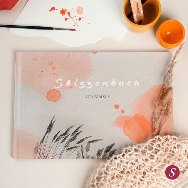 Skizzenbcher - ein intimer Blick in die Gedanken, Inspiration und Ideen von Knstlern. Haltet auch Eure kreativen Skizzen und Entwrfe in einem wunderschnen, personalisierten Skizzenbuch fest. Unsere Bcher zeichnen sich durch mattes, eisweies, 160 g/m starkes Papier aus und sind in zahlreichen Formaten erhltlich. #sendmoments #papierliebe #papeterieliebe #Fotokalender #Fotobuch #personalisiertegeschenke #mitLiebegemacht #MomentefurdieEwigkeit #momentedesGlucks #momentesammler #momentefesthalten #Kunst #Skizze #Skizzenbuch