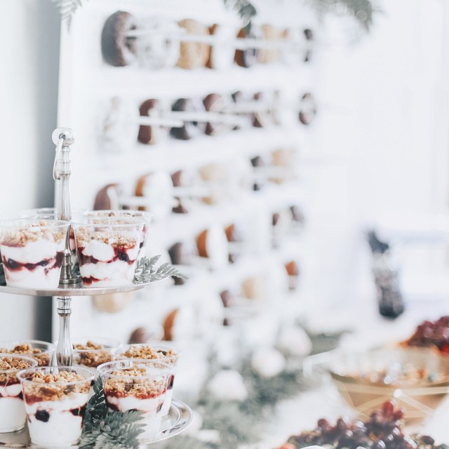 Was ist das absolut Beste an einer Hochzeit? Das Kuchen- und Dessertbuffet natrlich ..#sendmoments #dekoschild #schild #papeterie #weddingdetails #hochzeit2020 #hochzeitskarten #hochzeitstag #yummy #sweets #dessert #weddingdesign #weddinginspo #braut2020 #snackbar #dekoideen #designedbysendmoment #weddingplanning #weddingdeco #aufsteller #floral #tabledeco #donutwall #donutlove #sweettooth #inspiration #dessertbuffet #hochzeit #hochzeitspapeterie #tischdeko