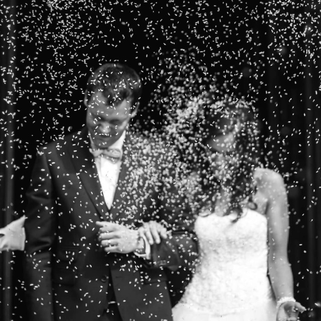 Bei einer Hochzeit wird ja traditionell so einiges geworfen: Bltenbltter, Reis, derBrautstrau... und immer fter auch Konfetti  . .#sendmoments #inspiration #paperlove #papeterie #loveactually #liebe #duundich #wirzwei#bridetobe #diegroeliebe #lieblingsmensch #forever #paperlove #hochzeitspapeterie#wedding #details #hochzeit2019 #reis #hochzeitsbrauch #hochzeitstradition #brautstrau#konfetti #bltenbltter #weddingdesign #feinschliff #bridalbouquet #yourweddinginspiration#throw