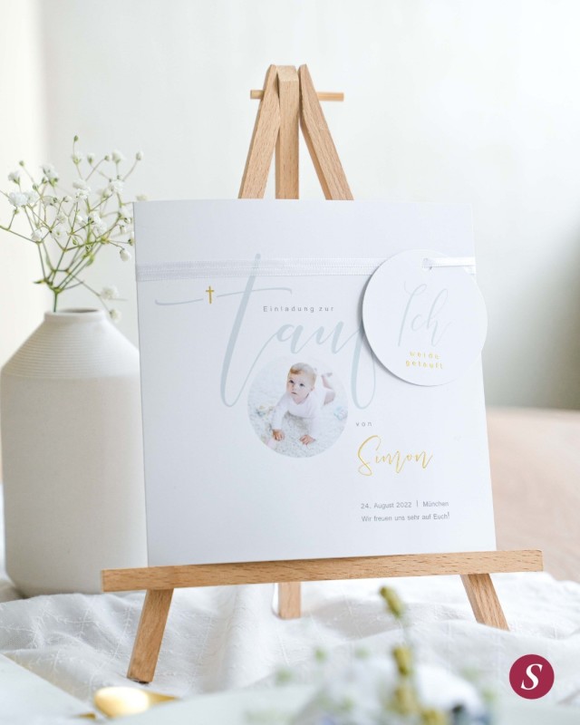 Die Taufe Eures kleinen Wunders ist ein wunderschnes und emotionales Erlebnis.  Mit unserer Papeterie macht Ihr diesen Tag einmalig - von den Einladungskarten hin bis zu stimmungsvollen Windlichtern.#sendmoments #feierdenmoment #taufe #taufdekoration #papeterieliebe