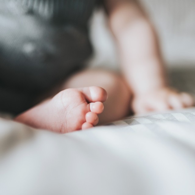 Willkommen kleines Fchen, willkommen kleines Hndchen, willkommen grtes Glck ..#sendmoments #inspiration #karten #newborn #baby #birth #babycard #papeterie #paperlove #wirsindschwanger #mama2020 #geburt #geburtspapeterie #parenting #hallowelt #familienleben #babylove #motherhood #baby2020 #fatherhood #babykarten #sweetheart #willkommen #grtesglck #unserglck #designedbysendmoments #neugeborenes #meilensteinkarten
