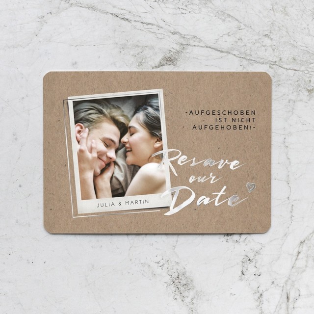 CHANGE THE DATE Mit so viel Liebe geplant, lange ersehnt und schweren Herzens verschoben: Die eigene Traumhochzeit aufschieben zu mssen, fllt nicht leicht. Aber wenn schon, dann in Eurem Stil! Wir untersttzen Euch gerne bei speziellen Wnschen und Fragen per PN, E-Mail oder telefonisch!.Change the Date-Karten 