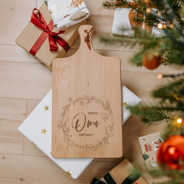 Das perfekte Weihnachtsgeschenk fr Genieer: Unser Servierbrett aus Buche bringt Freude und Stil an den Tisch. #sendmoments #FeierdenMoment #Servierbrett