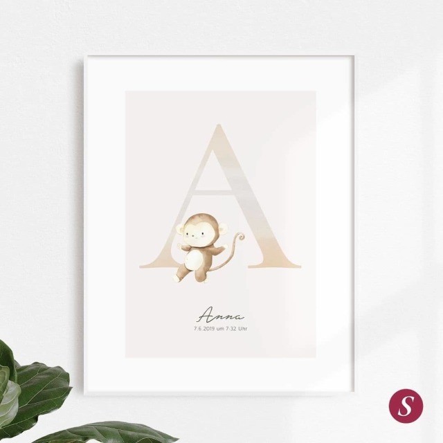 Neu frs Kinderzimmer: Buchstabenposter mit zauberhaften Illustrationen eines Tieres oder Fabelwesens. Durch die Personalisierung mit Namen und Geburtsdatum Eures Kindes wird Euer Poster absolut einzigartig. #sendmoments  #kinderzimmerposter #kinderzimmerinspo #posterliebe #dekoliebe #liebeaufpapier #tierposter #namensposter #geburtsposter #geschenkezurgeburt #kinderposter