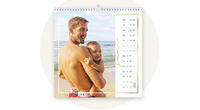 Quadratischer Fotokalender mit Papa und Baby