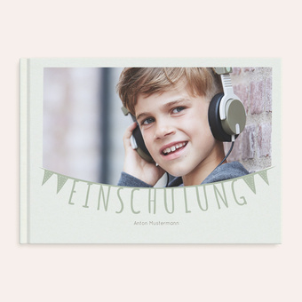 Fotobuch zur Einschulung im Design 'Freudige Fähnchen' mit personalisierbarem Cover
