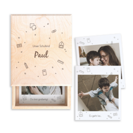 Bilderbox aus Holz mit personalisierter Gravur und passenden Fotokarten