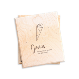 Geldgeschenkbox aus Holz mit Einschulungs-Design und personalisierter Gravur