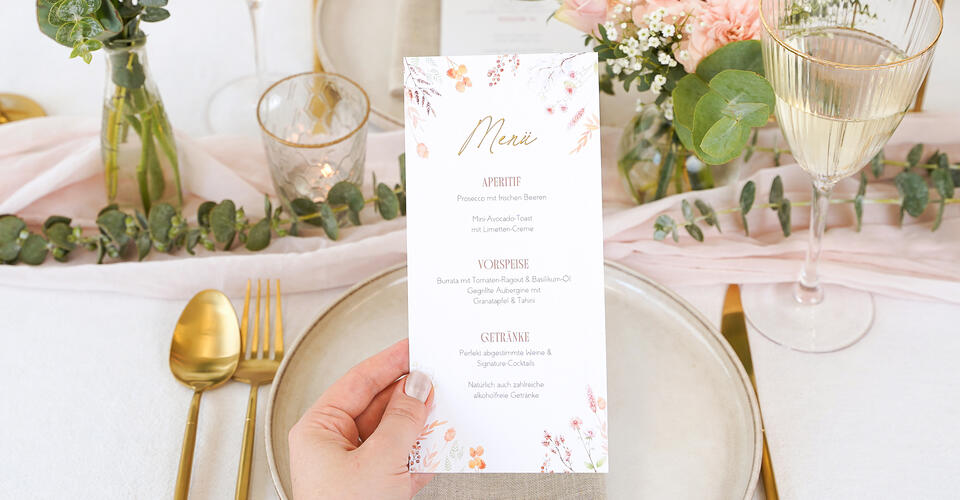 Zu den Menü- und Getränkekarten für die Hochzeit