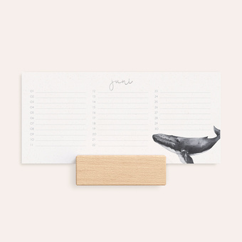 Geburtstagskalender 'Meerestiere' mit Walmotiv und Holzfuss