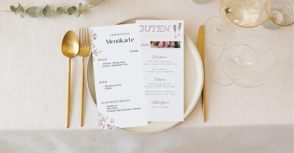 Gedeck mit zwei Menükarten