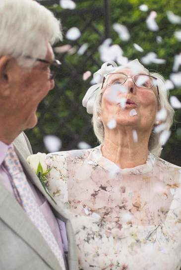 Zu den Einladungen zur Diamantenen Hochzeit