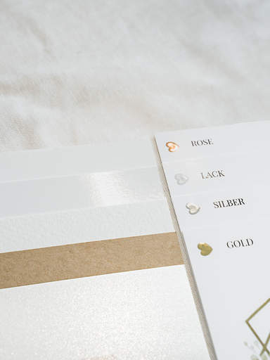 Pocketfold mit verschiedenen hochwertigen Papierarten für Hochzeitstischkarten