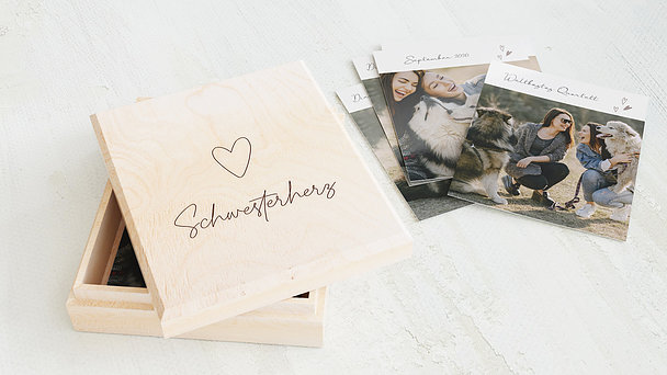 sendmoments Box für Erinnerungsstücke Platz für Fotos & Erinnerungsstücke Geschenk personalisierte Box 113x130 mm mit mit Namensgravur für schöne Erinnerungen Sternchen und Herzchen Mitbringsel 