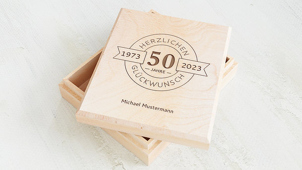 Geschenke zum 50 Geburtstag - Geschenkbox aus Holz